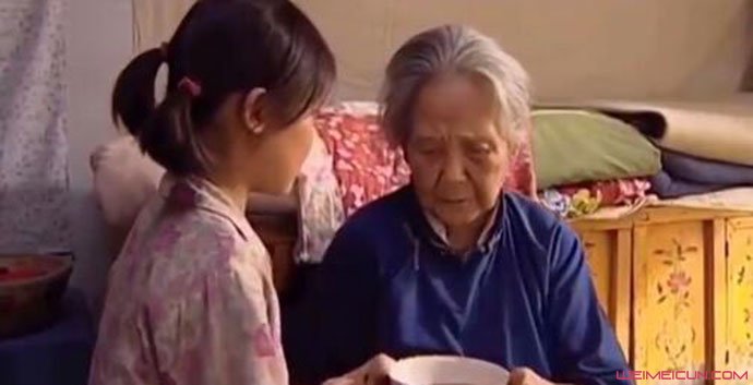 鲁园暖春饰演小花奶奶