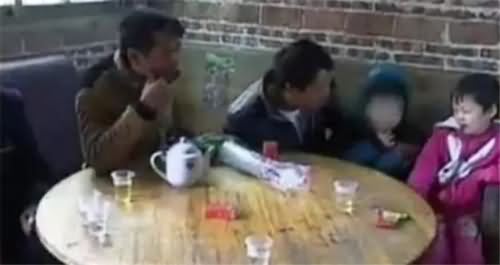 逛街认出被拐儿子