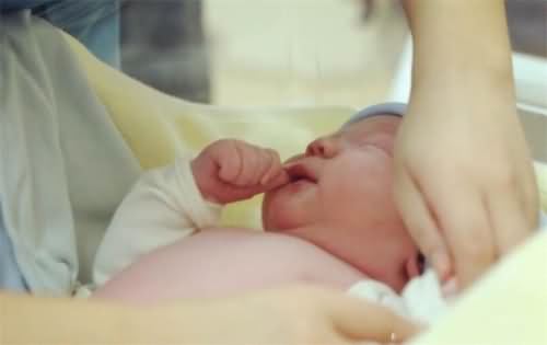 嗯哼婴儿照曝光
