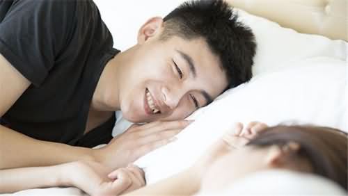 男生喜欢你会摸你哪里 男生喜欢你会摸你哪里