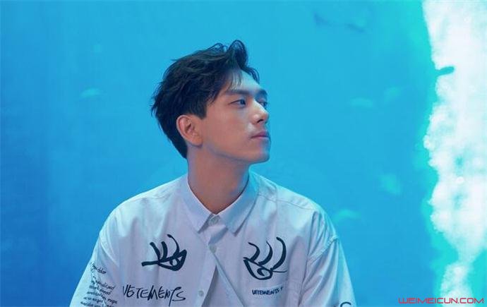 李现被鱼亲吻怎么回事