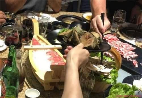 男足聚餐 男足聚餐