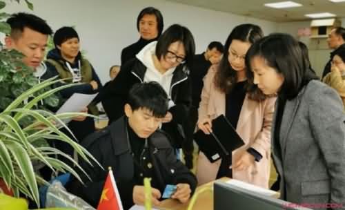 大学回应张杰当教师