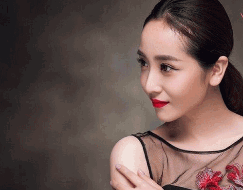 爱情公寓里阿曼达真实身份 关谷的女朋友