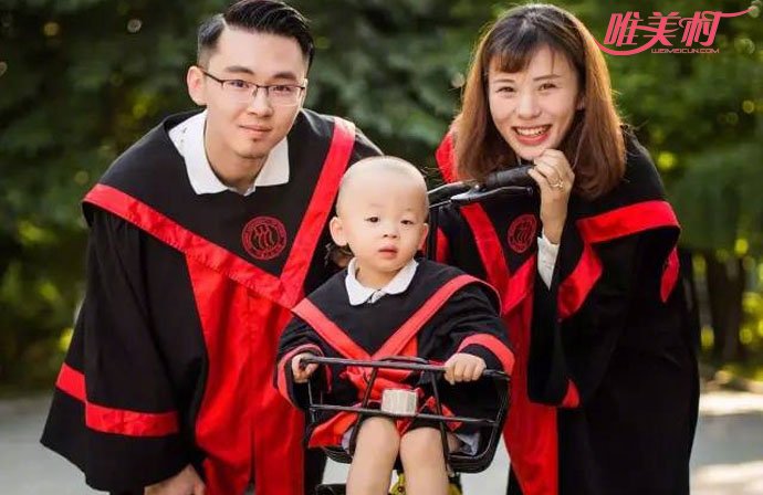带娃拍毕业照走红