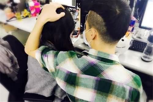 男人想摸你 男人想摸你