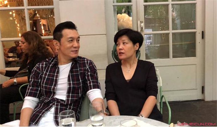 李咏和妻子哈文照片 李咏和妻子哈文照片