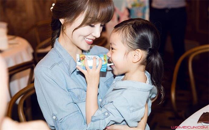 李小璐母女 李小璐母女