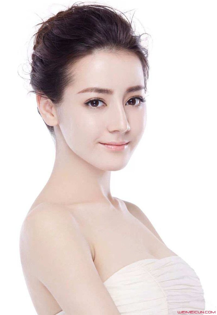 迪丽热巴的胸好大