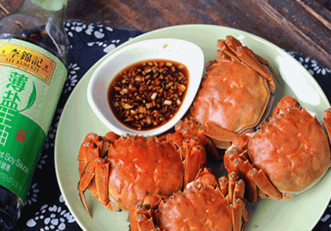 螃蟹配什么酱汁最好 吃螃蟹配什么主食饭菜