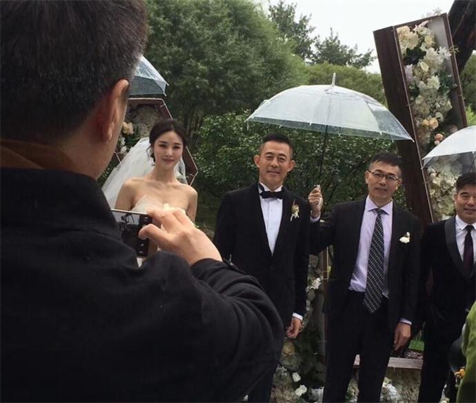 50岁侯勇低调三婚现场 50岁侯勇低调三婚现场