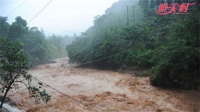 暴雨袭击四川多地 暴雨袭击四川多地