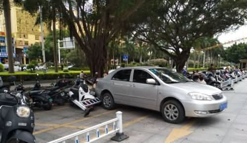 小伙被自己车压死 小伙被自己车压死