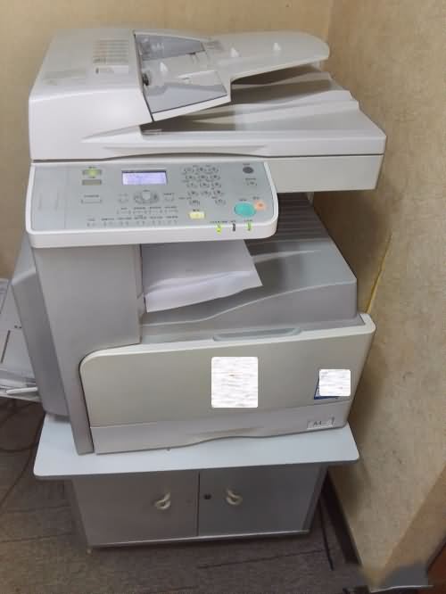 打印机放纸的位置