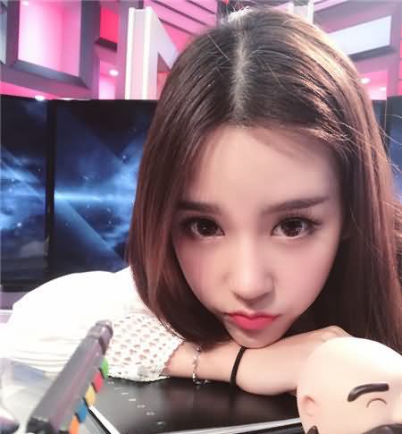 rita小雨桑大尺度照片 被赞电竞圈第一美女