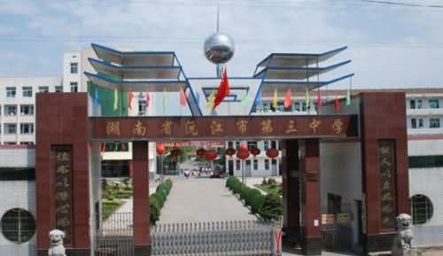 学生伤害教师致死 大庭广众16岁学生拿刀杀老师现场曝光令人胆寒