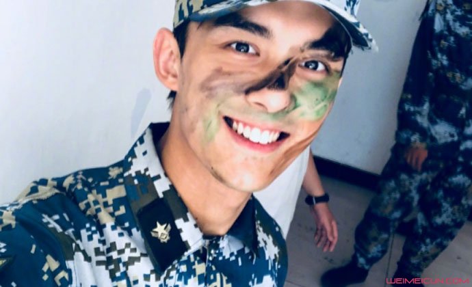 吴磊军训结束自拍 吴磊军训结束自拍