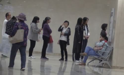 徐冬冬医院门口痛哭