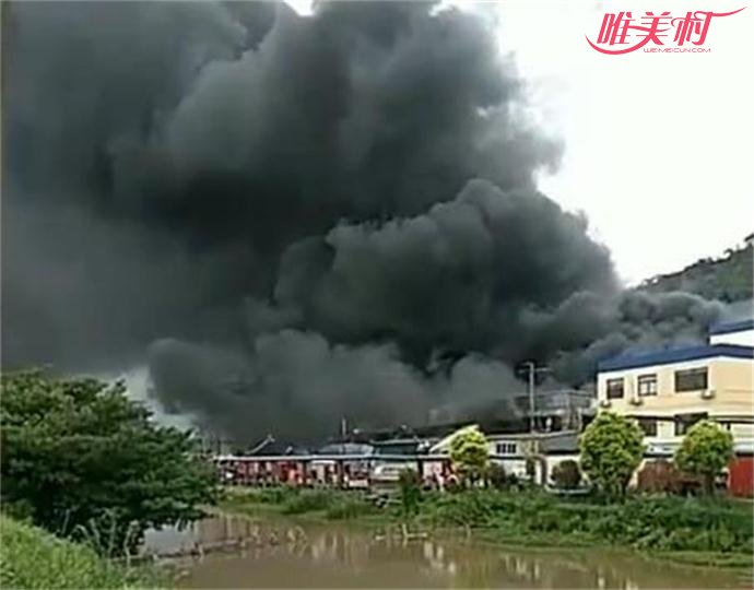 杭州萧山机场附近发生火情 漫天黑烟明火已被扑灭暂未有伤亡