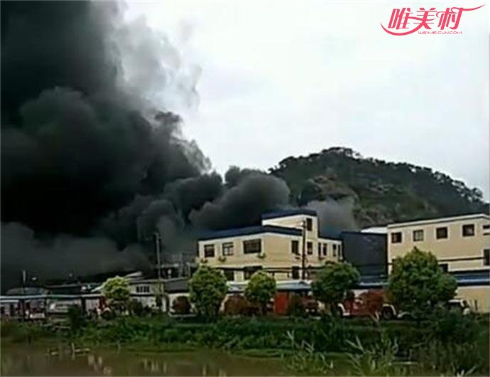 杭州萧山机场附近发生火情现场黑烟滚滚 杭州萧山机场附近发生火情现场黑烟滚滚