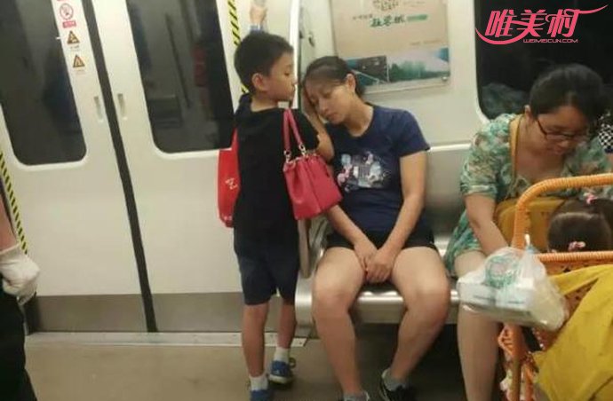 成都地铁小暖男
