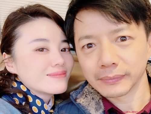 段奕宏与妻子王瑾合影