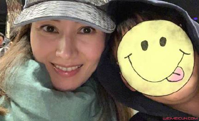 李嘉欣与爱子合影 李嘉欣与爱子合影
