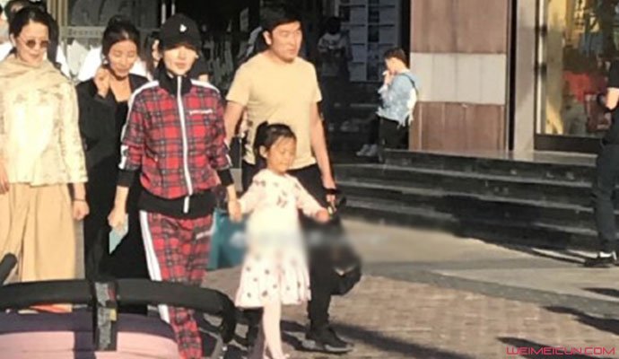 李小璐带女儿购物 李小璐带女儿购物