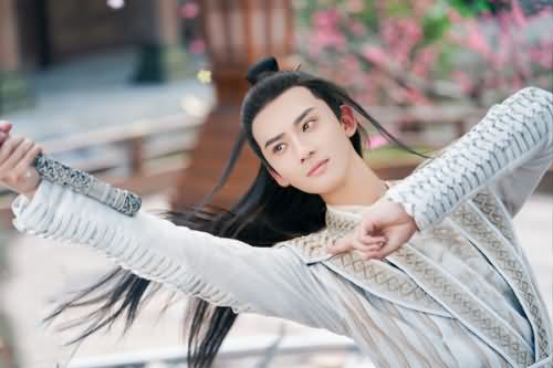 月上重火夏轻眉来历是什么