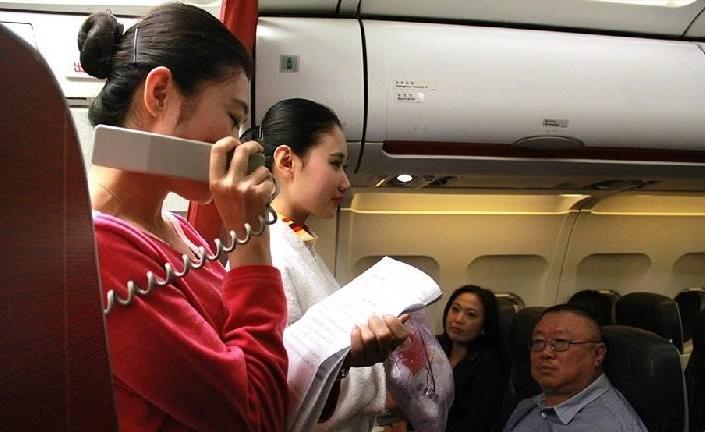 天津航空睡衣空姐现身客舱，尽显家庭温暖关怀