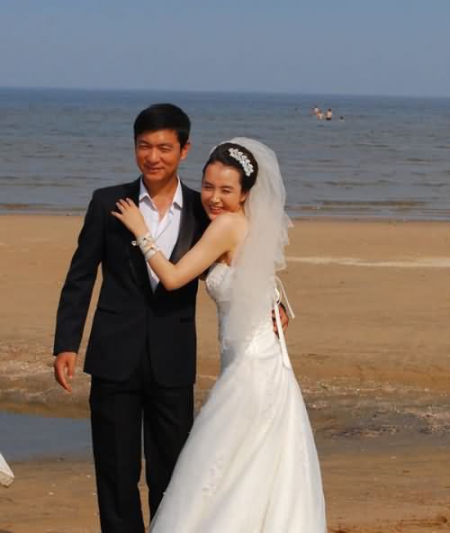 邢佳栋妻子是谁 邢佳栋与包海青结婚照