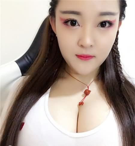 斗鱼电锯甜心福利照片 电锯甜心小雨鞠躬图