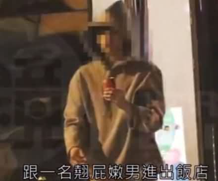 翘屁嫩男是什么梗？